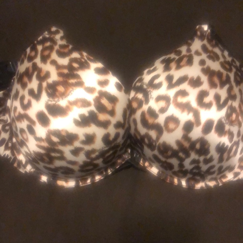Excellent Victoria Secrets Bombshell bra-38 DD